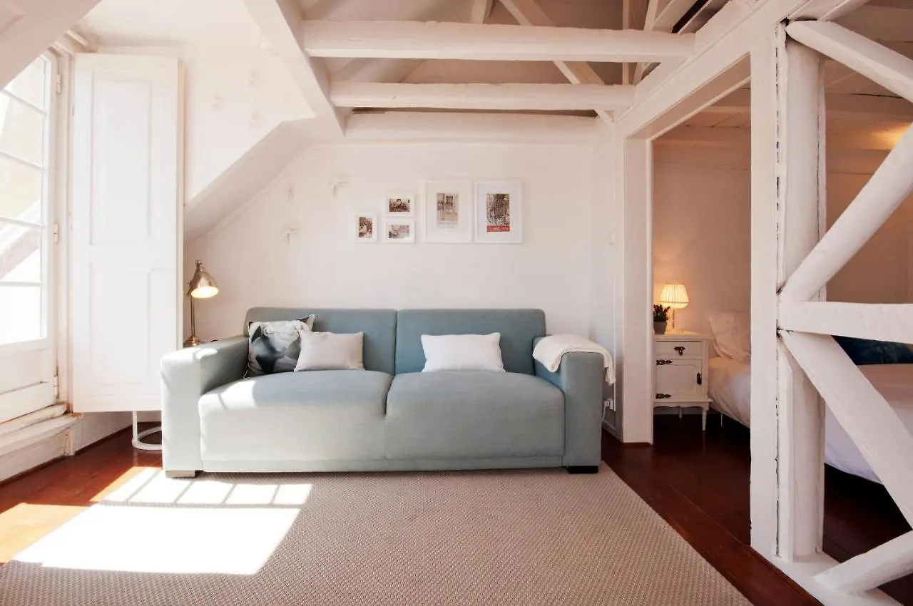 The Downtown Terrace - Fabulous Views, Sun Deck, Penthouse, 5Th-Floor No Lift Apartment Lisbon