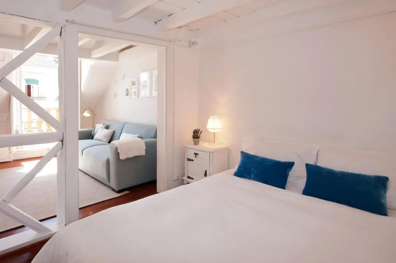 The Downtown Terrace - Fabulous Views, Sun Deck, Penthouse, 5Th-Floor No Lift Apartment Lisbon