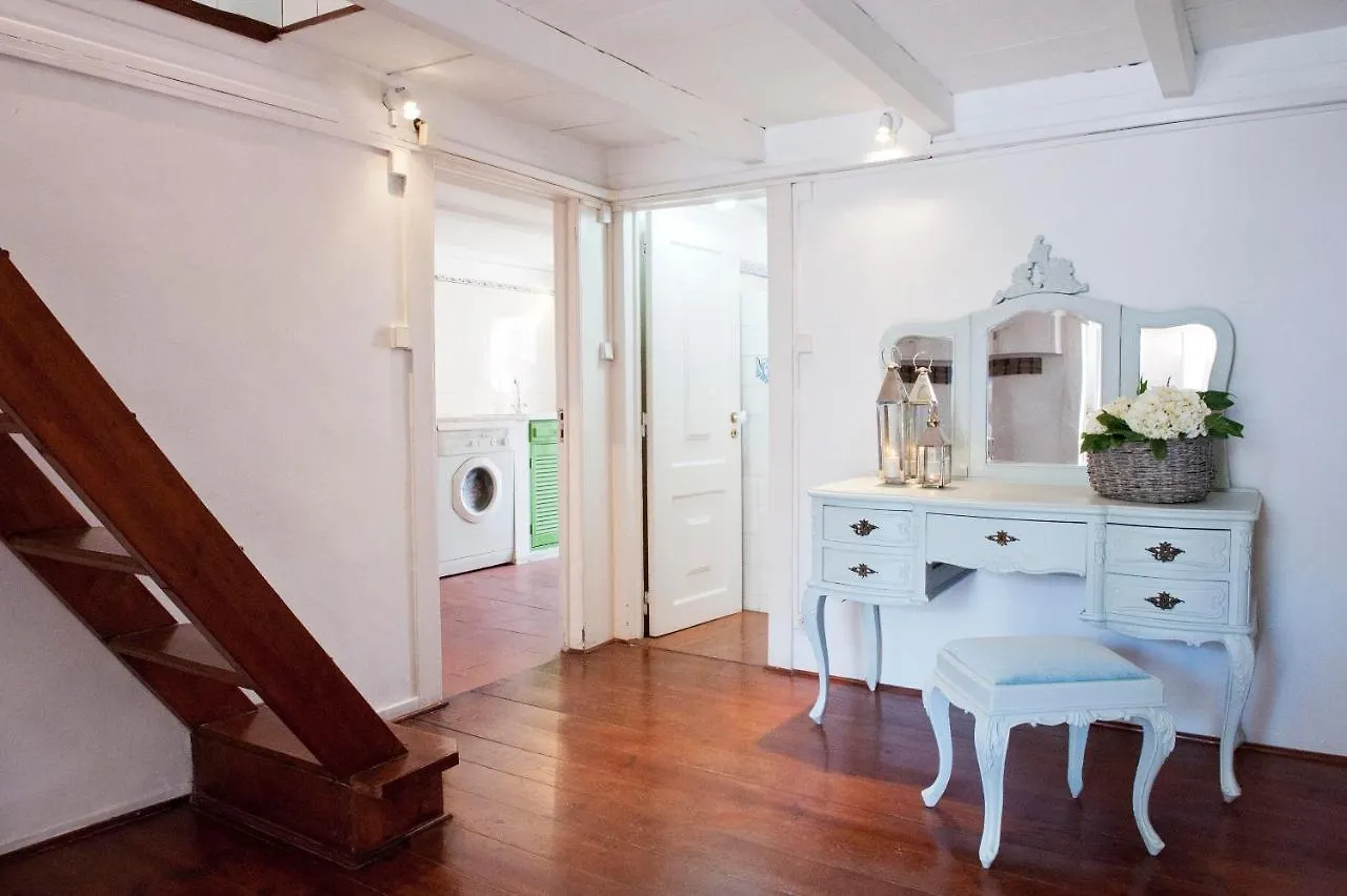 The Downtown Terrace - Fabulous Views, Sun Deck, Penthouse, 5Th-Floor No Lift Apartment Lisbon